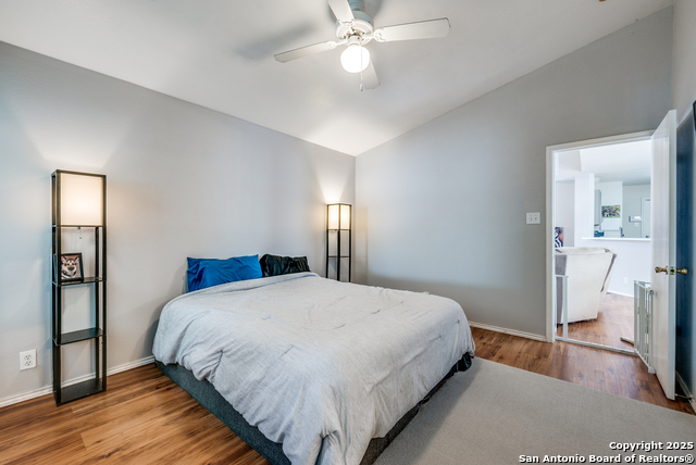 Listing photo id 9 for 9406 Gillcross