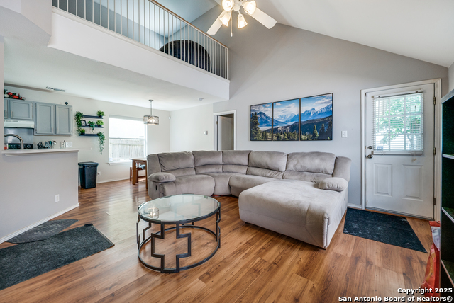 Listing photo id 1 for 9406 Gillcross