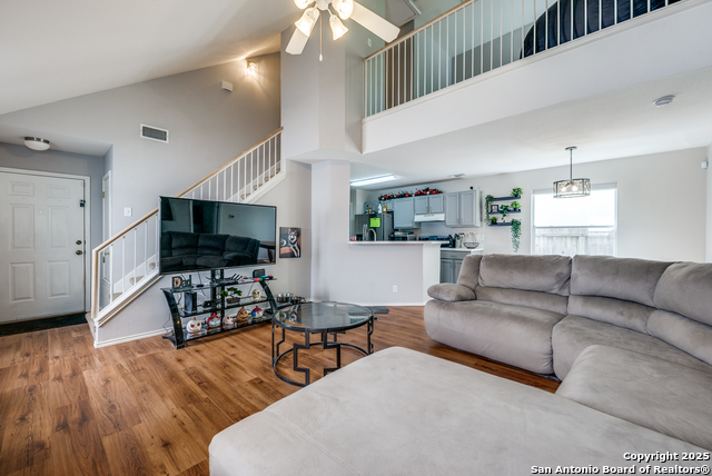 Listing photo id 2 for 9406 Gillcross