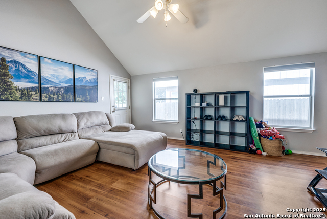 Listing photo id 3 for 9406 Gillcross