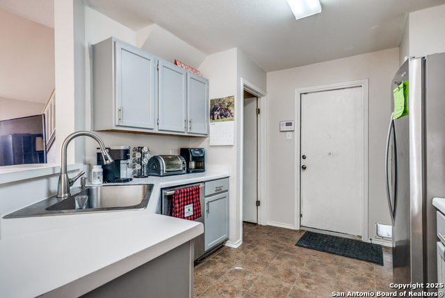 Listing photo id 5 for 9406 Gillcross