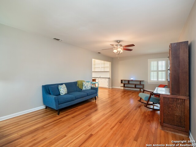 Image 4 of 46 For 110 W. Hermine Blvd