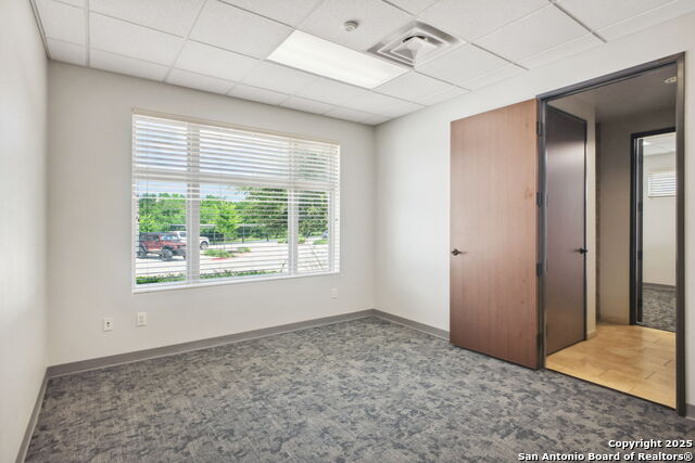 Listing photo id 10 for 2 Spurs Ln  