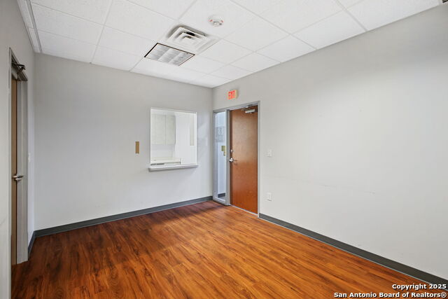 Listing photo id 14 for 2 Spurs Ln  