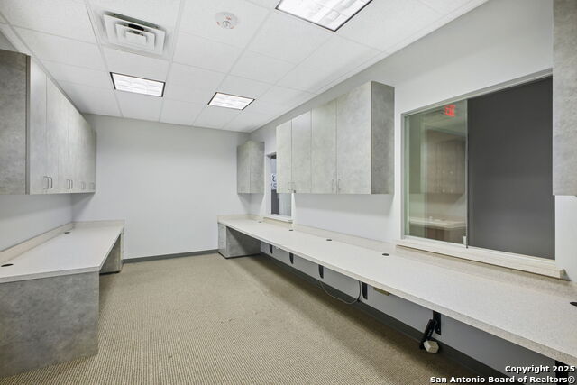 Listing photo id 15 for 2 Spurs Ln  