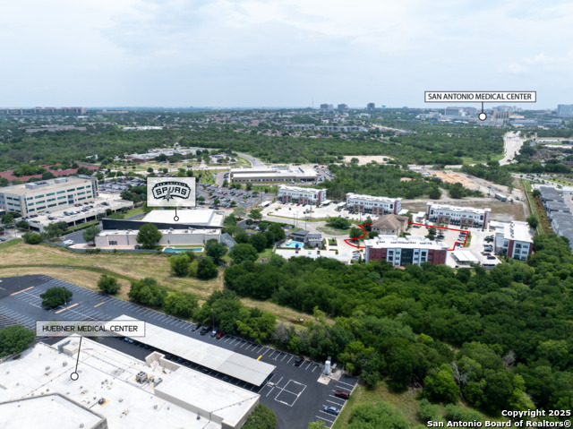 Listing photo id 20 for 2 Spurs Ln  