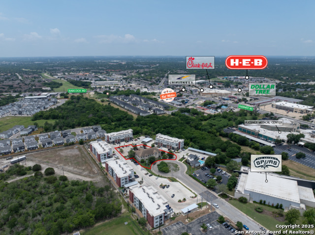 Listing photo id 21 for 2 Spurs Ln  