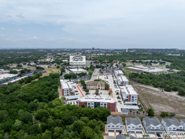 Listing photo id 23 for 2 Spurs Ln  
