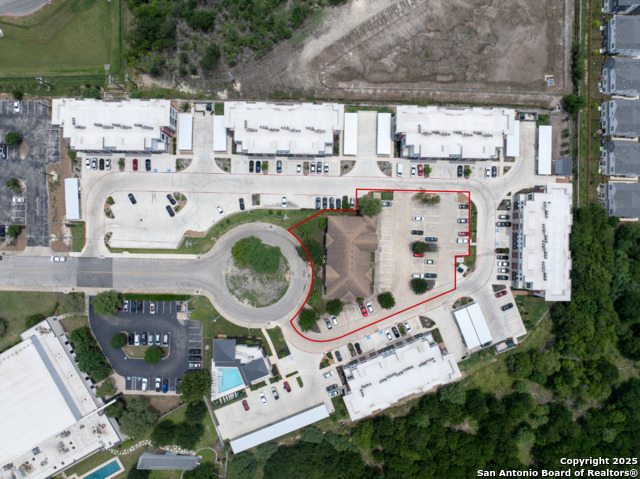 Listing photo id 24 for 2 Spurs Ln  