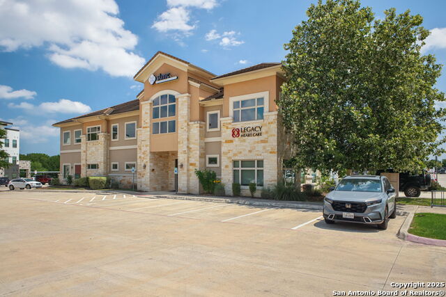 Listing photo id 1 for 2 Spurs Ln  