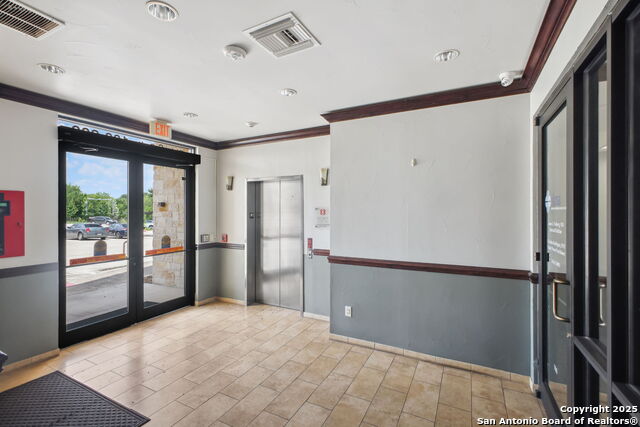 Listing photo id 2 for 2 Spurs Ln  