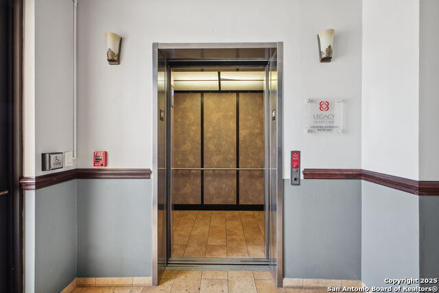 Listing photo id 3 for 2 Spurs Ln  