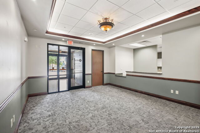 Listing photo id 4 for 2 Spurs Ln  