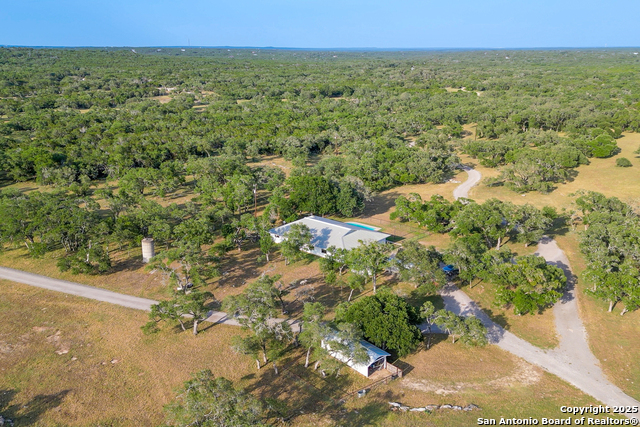 Listing photo id 15 for 3111 Hugo Rd