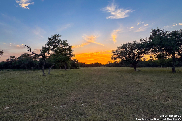 Listing photo id 2 for 3111 Hugo Rd