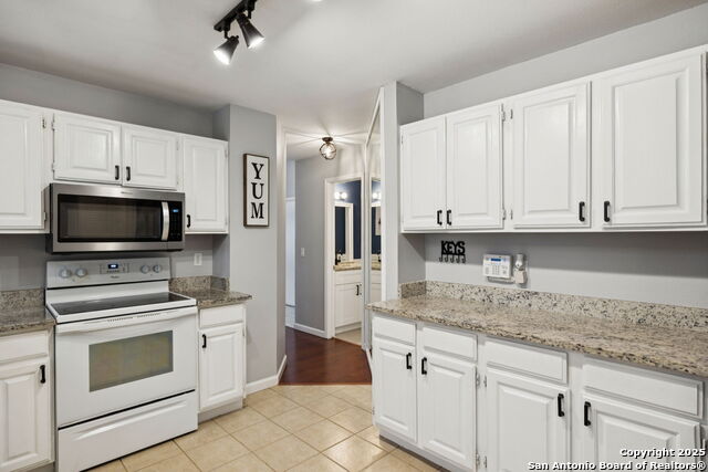Listing photo id 11 for 9355 Greens Pt.