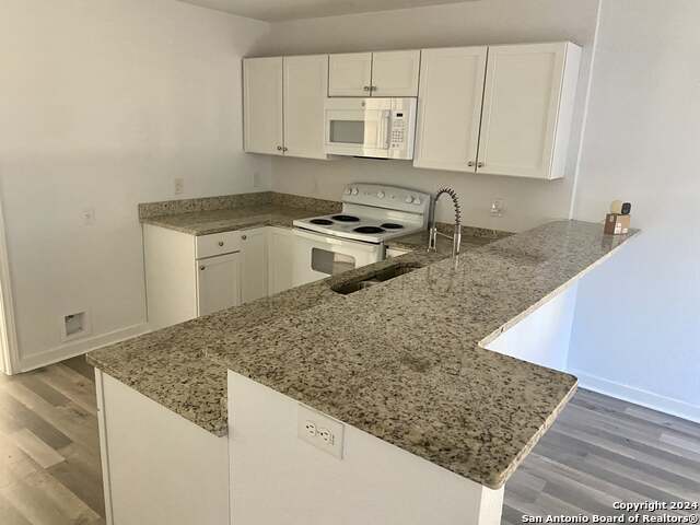 Image 2 of 17 For 1522 Elmendorf St S 101