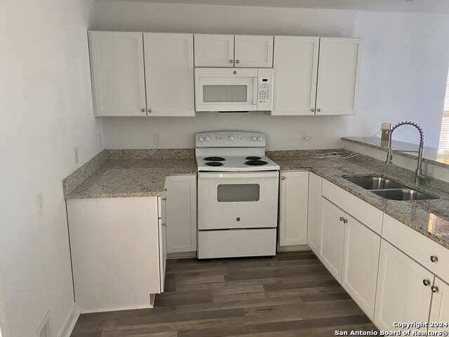Image 3 of 17 For 1522 Elmendorf St S 101