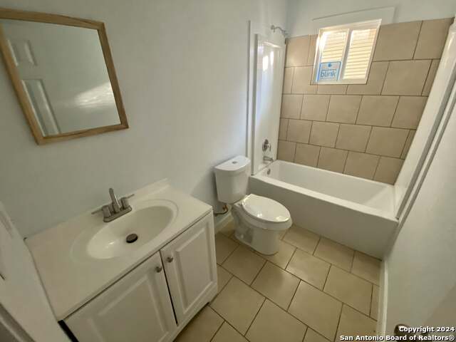 Image 5 of 17 For 1522 Elmendorf St S 101