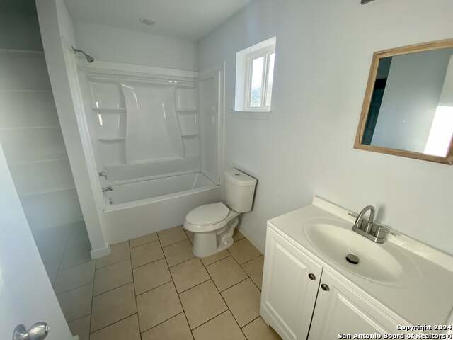 Image 9 of 17 For 1522 Elmendorf St S 101
