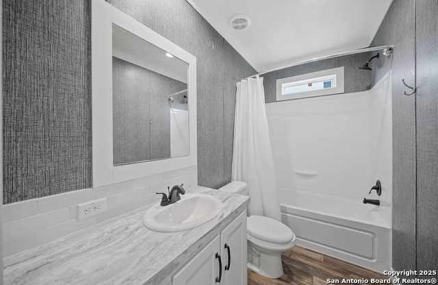 Listing photo id 12 for 6739 Whartons Dock