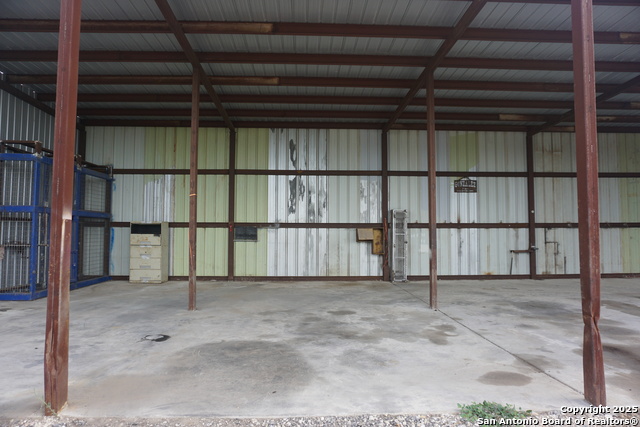 Listing photo id 11 for 0 Fm 1346  