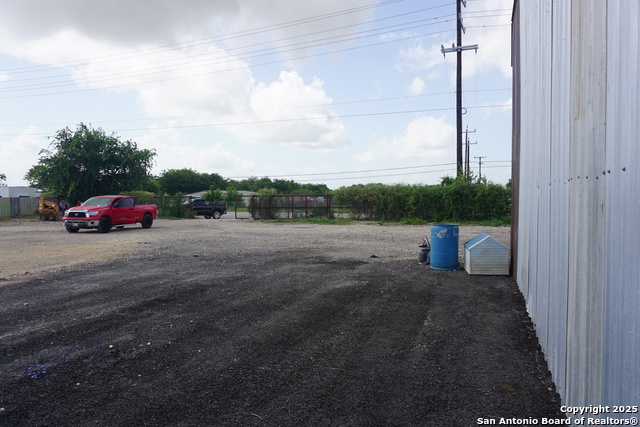 Listing photo id 1 for 0 Fm 1346  