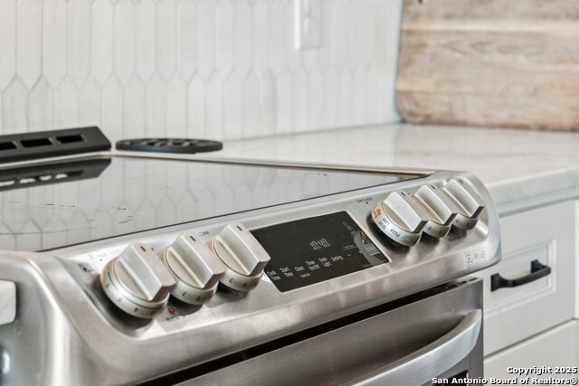 Image 13 of 39 For 517 Preston Trl