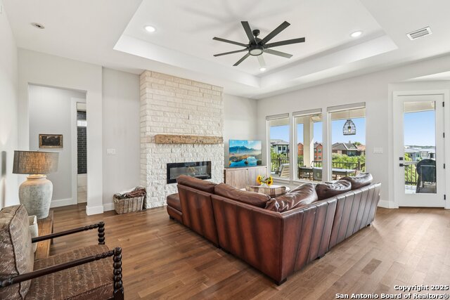 Image 3 of 39 For 517 Preston Trl