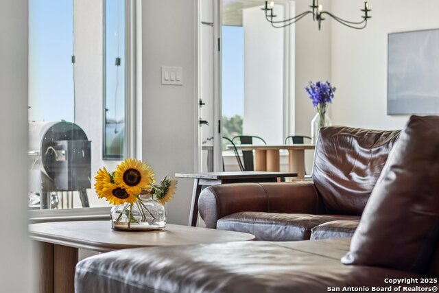 Image 8 of 39 For 517 Preston Trl