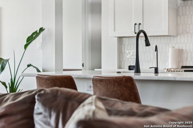 Image 9 of 39 For 517 Preston Trl