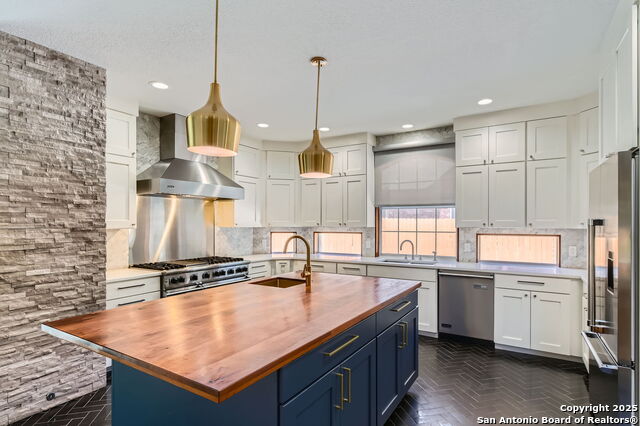 Listing photo id 8 for 6110 Blanco River Pass