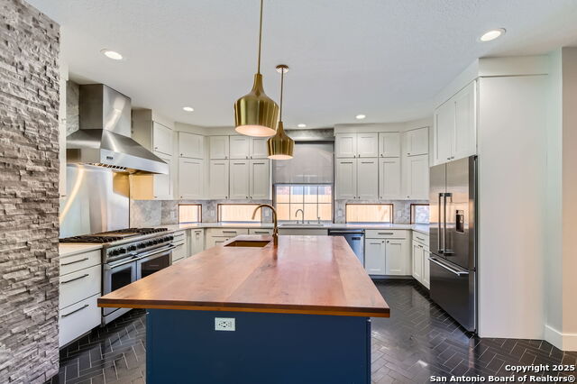 Listing photo id 10 for 6110 Blanco River Pass