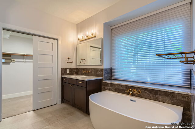 Listing photo id 14 for 6110 Blanco River Pass