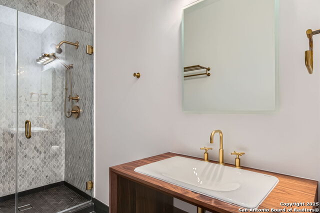 Listing photo id 15 for 6110 Blanco River Pass