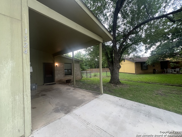 Image 2 of 27 For 1524 Shannon