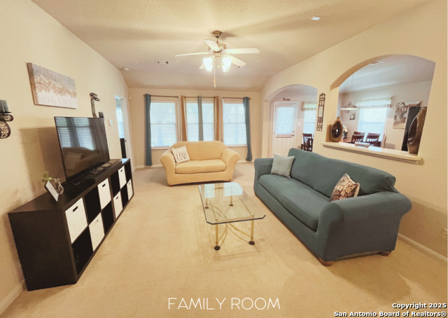 Listing photo id 3 for 4018 Matson Mnr