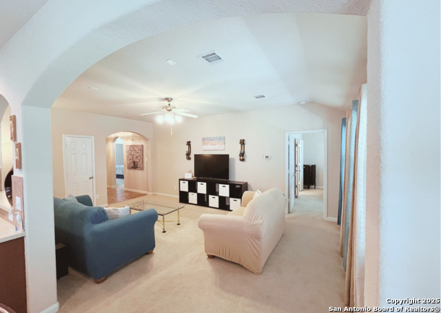 Listing photo id 4 for 4018 Matson Mnr