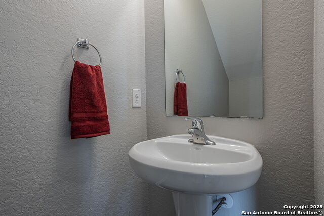 Listing photo id 15 for 6742 Sabinal