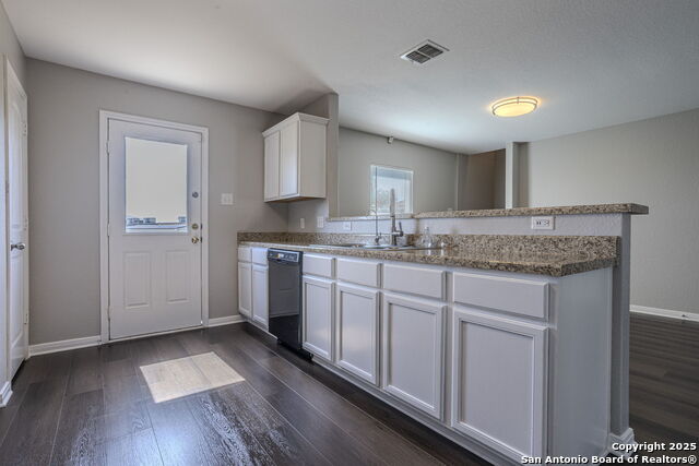 Listing photo id 5 for 6742 Sabinal