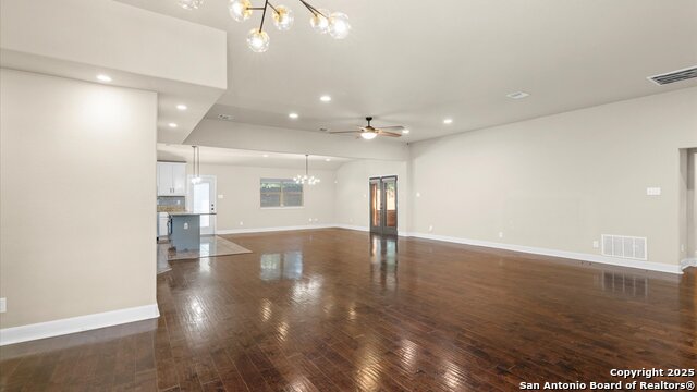 Listing photo id 9 for 1069 Ivy Lane