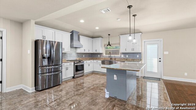 Listing photo id 11 for 1069 Ivy Lane