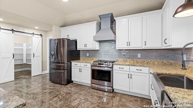Listing photo id 13 for 1069 Ivy Lane