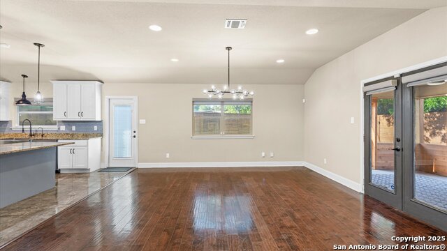 Listing photo id 14 for 1069 Ivy Lane