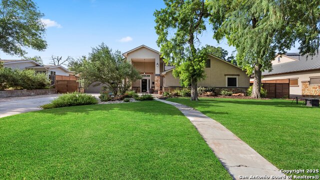 Listing photo id 1 for 1069 Ivy Lane