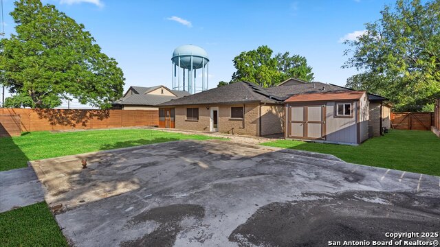 Listing photo id 32 for 1069 Ivy Lane