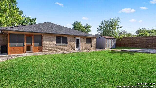 Listing photo id 33 for 1069 Ivy Lane