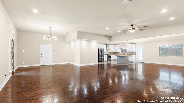 Listing photo id 6 for 1069 Ivy Lane