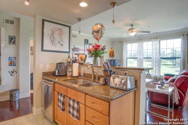 Image 11 of 24 For 7342 Oak Manor  4210