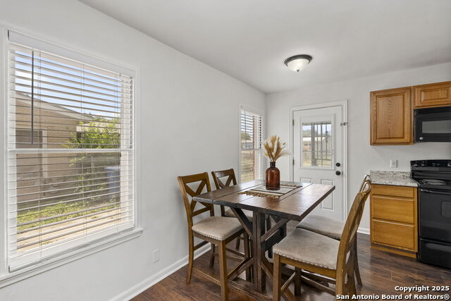 Listing photo id 8 for 227 Anton Dr